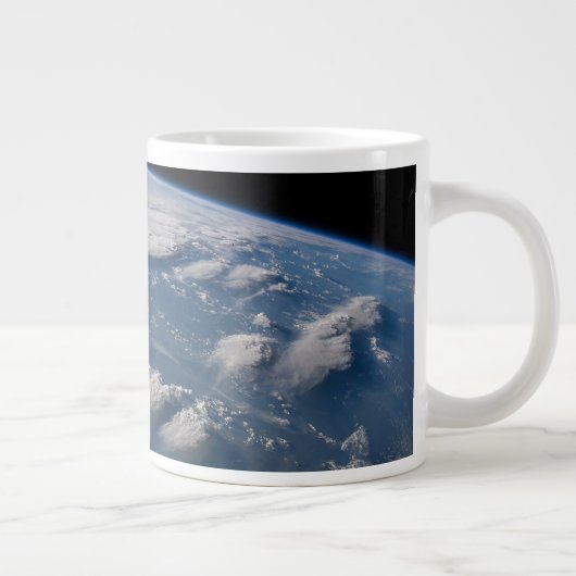 Thunderhead Anvils of Earth op het zuiden van Born Grote Koffiekop (Rechts)