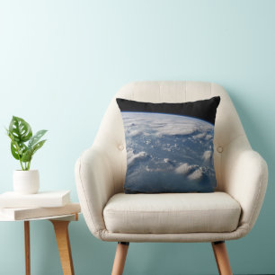 Thunderhead Anvils of Earth op het zuiden van Born Kussen