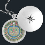 Tibetaans Tantrisch Boeddhisme Mandala Thangka Locket Ketting<br><div class="desc">Tibetaanse Tantrische Boeddhisme Mandala Thangka Schilderij van prachtige schoonheid en diepgang is op dit ketting hanger sieraden. Een betekenisvol sieradengeschenk om positieve energie,  evenwicht,  balans en geluk aan te roepen,  voor zowel vrouwen als mannen. Zeldzaam en uniek!</div>