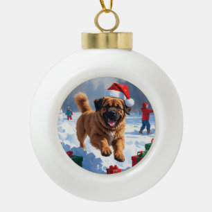 Tibetaanse Mastiff rent in de sneeuw met kerstmuts Keramische Bal Ornament