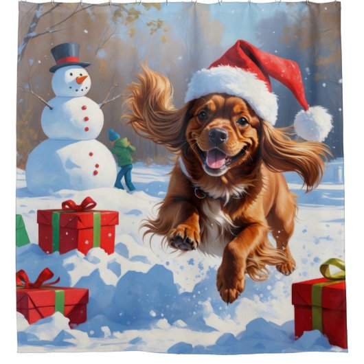 Tibetaanse Spaniel loopt in de sneeuw met kerst Pe Douchegordijn (Voorkant)