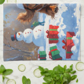 Tibetaanse Spaniel loopt in de sneeuw met kerst Pe Theedoek (Gevouwen)