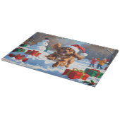 Tibetaanse Spaniel loopt in de sneeuw met kerstmut Snijplank (Hoek)