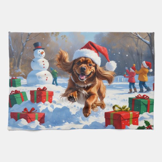 Tibetaanse Spaniel loopt in de sneeuw met kerstmut Theedoek (Horizontaal)