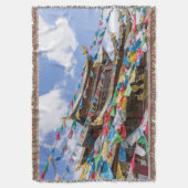 Tibetaanse tempel met gebedvlaggen - Yunnan, China Deken (Voorkant Verticaal)