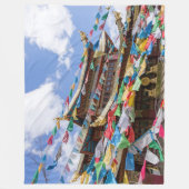 Tibetaanse tempel met gebedvlaggen - Yunnan, China Fleece Deken (Voorkant)