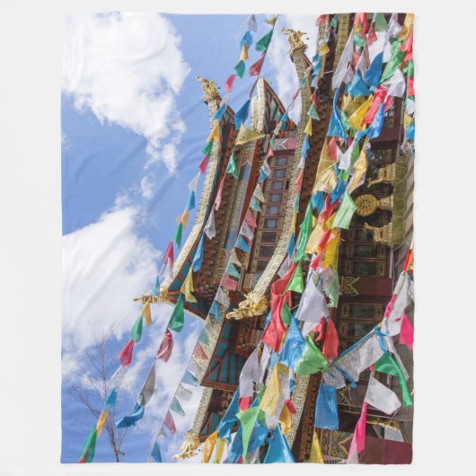 Tibetaanse tempel met gebedvlaggen - Yunnan, China Fleece Deken (Voorkant)