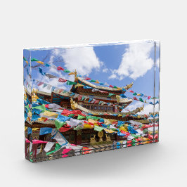 Tibetaanse tempel met gebedvlaggen - Yunnan, China Fotoblokken