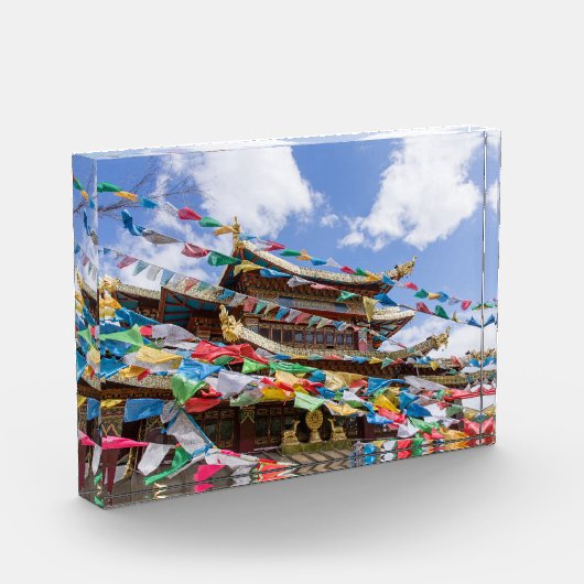 Tibetaanse tempel met gebedvlaggen - Yunnan, China Fotoblokken (Links)