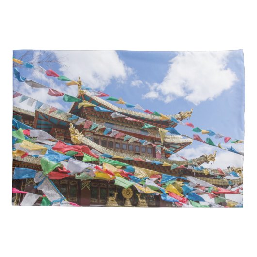 Tibetaanse tempel met gebedvlaggen - Yunnan, China Kussensloop (Achterkant)