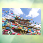 Tibetaanse tempel met gebedvlaggen - Yunnan, China Raamsticker (Vel 3)