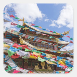 Tibetaanse tempel met gebedvlaggen - Yunnan, China Vierkante Sticker