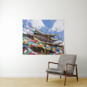 Tibetaanse tempel met gebedvlaggen - Yunnan, China Wandkleed (In Situ (horizontaal))