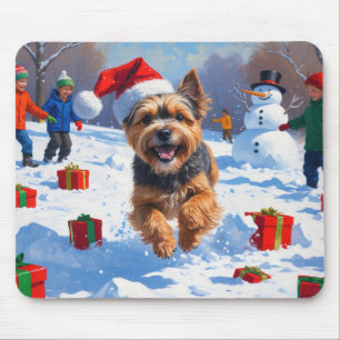 Tibetaanse Terrier die rent in de sneeuw met Kerst Muismat