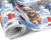 Tibetaanse Terriër loopt in de sneeuw met kerst Pe Cadeaupapier (Rol Hoek)