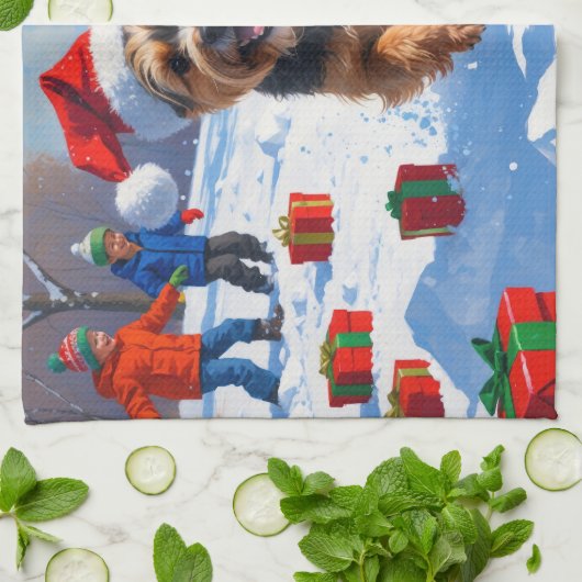 Tibetaanse Terriër loopt in de sneeuw met kerst Pe Theedoek (Gevouwen)