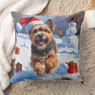 Tibetaanse Terrier rent in de sneeuw met kerstmuts Kussen