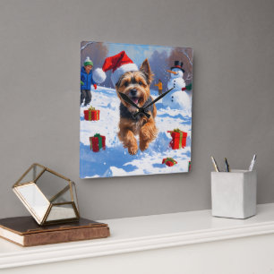 Tibetaanse Terrier rent in de sneeuw met kerstmuts Vierkante Klok