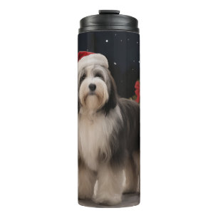 Tibetaanse Terrierhond in Kerstsneeuw Thermosbeker