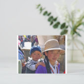 Tibetaanse vrouw met kind briefkaart (Staand voorkant)