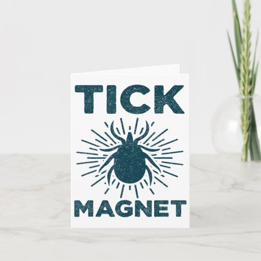 Tick Magnet Shirt Funny Camping and Hiking Bug Shi Kaart (Voorkant)