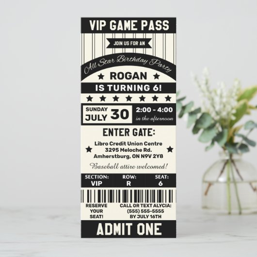 Ticket Birthday Party van het zwarte en witte spor Kaart (Staand voorkant)