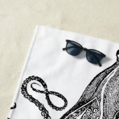 Tides Tentacles | Geëigende octopus-naam Strandlaken (In situ)