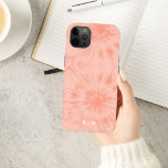 Tie Dye | Coral Pink Modern Pastel iPhone Case<br><div class="desc">Een eenvoudig patroon van de kabelverf met een zacht pastelroze kleurenpalet. Het perfecte aanbod voor trendweergave of accessoire kan eenvoudig worden aangepast met jouw naam, initialen, monogram, hashtag of slogan! Stropdas-Dye maakt nu een belangrijke terugslag en is officieel de grootste trend van het Jaar! We denken dat stropdas-kleurstof helemaal goed...</div>