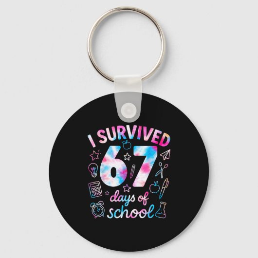 Tie Dye I Survived 67 Days Of School Funny Six Sev Sleutelhanger (Voorkant)