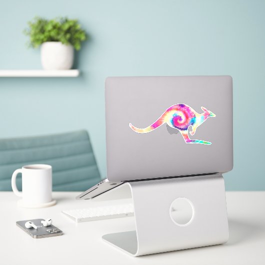 Tie Dye Kangaroo Sticker (Laptop op bureau)