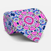 Tie Dye Mandala Patroon Denim Blauwe en Fuchsia Stropdas (Opgerold)
