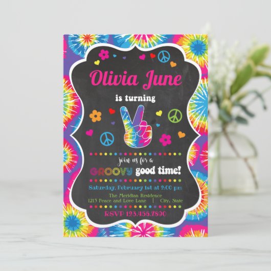 Tie Dye Peace 2e verjaardag uitnodiging (Staand voorkant)