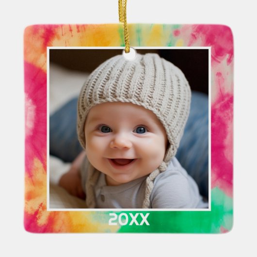 Tie Dye Rand met Foto en Jaar - Rood Groen Keramisch Ornament (Voorkant)