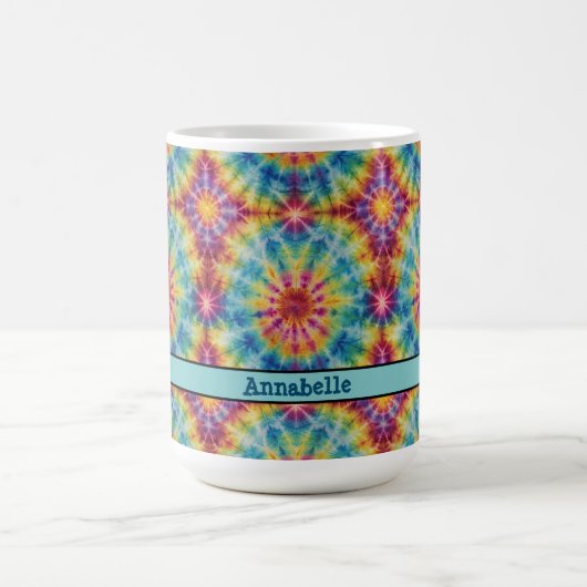 Tie Dye Spiral in Magenta Print 15 oz Koffie Mok (Center)