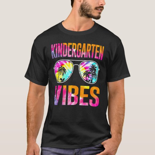 Tie Dye Terug naar school Kindergarten Vibes First T-shirt (Voorkant)