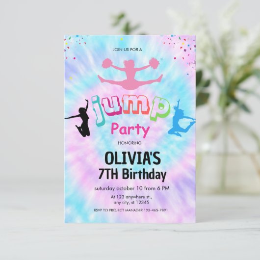 Tie Dye Trampoline Park Verjaardagsuitnodiging Kaart (Staand voorkant)
