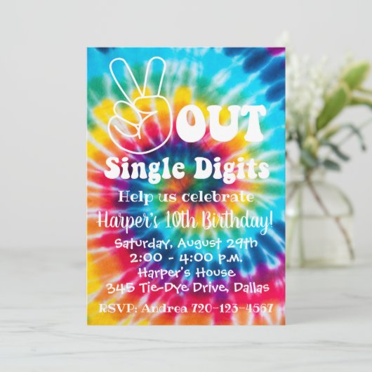 Tie Dye Uitnodiging 10e Verjaardag Peace Out (Staand voorkant)