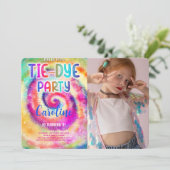 Tie Dye verjaardagsfoto uitnodiging (Staand voorkant)