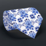 Tiemelijk klassiek Nederlands Delfts Blauw Bloemmo Stropdas<br><div class="desc">Unieke halsdas met elegante, typerende en gebruikelijke bloempatroonontwerp. Gemaakt voor de liefhebber van mooi Delfts Blauw aardewerk uit Nederland. Sierlijk, funky, modern en grillig hipsterdesign voor de artistieke of kunstzinnige trendsetter, vintage retro, nouveau deco kunststijl of abstract grafisch digitaal geometrisch motief liefhebber. Uniek, mooi, decoratief, modieus en trendy ontwerp voor...</div>