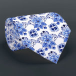 Tiemelijk klassiek Nederlands Delfts Blauw Bloemmo Stropdas<br><div class="desc">Unieke halsdas met elegante, typerende en gebruikelijke bloempatroonontwerp. Gemaakt voor de liefhebber van mooi Delfts Blauw aardewerk uit Nederland. Sierlijk, funky, modern en grillig hipsterdesign voor de artistieke of kunstzinnige trendsetter, vintage retro, nouveau deco kunststijl of abstract grafisch digitaal geometrisch motief liefhebber. Uniek, mooi, decoratief, modieus en trendy ontwerp voor...</div>