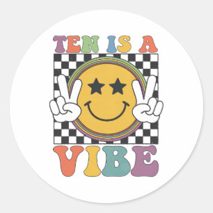 Tien Is Een 10e Verjaardag Groovy Gelukkig 10 Jaar Ronde Sticker
