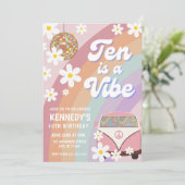 Tien is een vibe 10e verjaardag uitnodiging groovy (Staand voorkant)