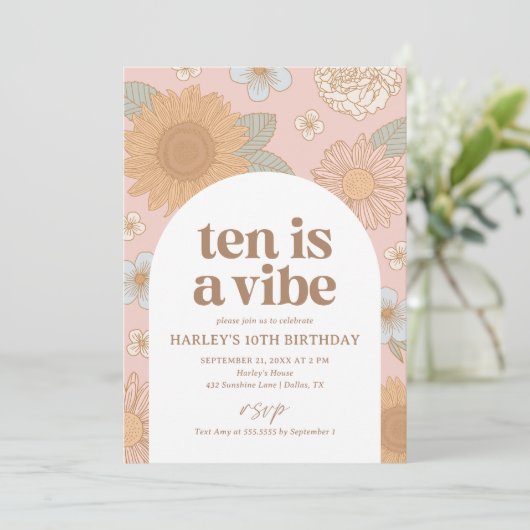 Tien is een Vibe Retro Floral 10e verjaardag Kaart (Staand voorkant)