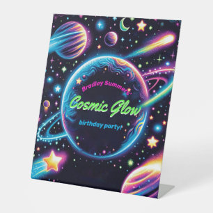 Tiener kosmische gloed ruimte thema verjaardagsfee reclamebord met voetstuk