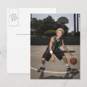 Tienerjongen op basketbal briefkaart (Voorkant / Achterkant)