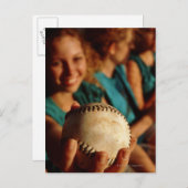 Tienermeisjes softbalteam in dugout briefkaart (Voorkant / Achterkant)