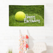 Tiennis verjaardag met bal op groen gras Happy  Spandoek (Insitu)