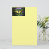 Tiger Butterfly op geel Briefpapier (Staand voorkant)
