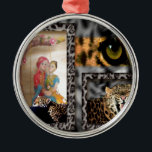 Tiger & Couple Art Print Metalen Ornament<br><div class="desc">Tiger & Couple Art Print Introductie van de "Tiger & Couple Art Print", een boeiende collage die prachtig de culturele rijkdom van een Zuid-Aziatisch paar combineert met de majestueuze aanwezigheid van een tijger, allemaal tegen een dynamische achtergrond van tijgerprint. Beschrijving van het ontwerp: Dit kunstwerk is voorzien van een zorgvuldig...</div>
