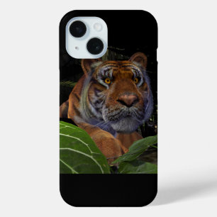 Tiger Crouching in het Oerwoud iPhone 15 Case